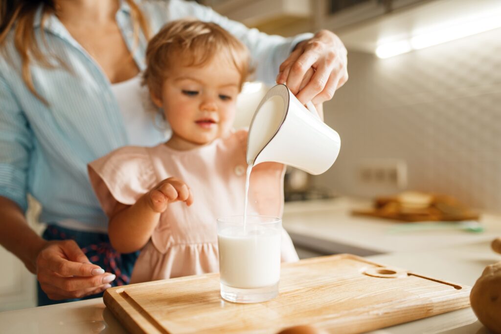 Vida Practica Montessori Leche